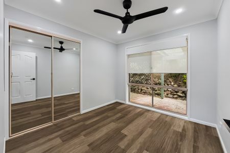 Spacious family home with pool in the heart of Elanora - Photo 3