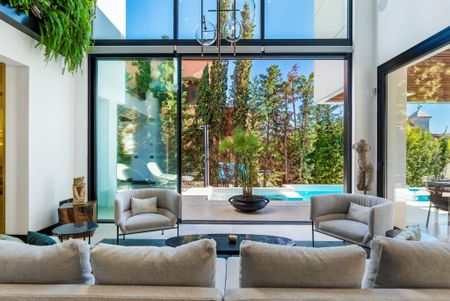 Villa Sanz, Luxury Villa to Rent in Golden Mile, Marbella - Photo 2