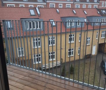 Lækker lejlighed på Frederiksbjerg med altan - Foto 3