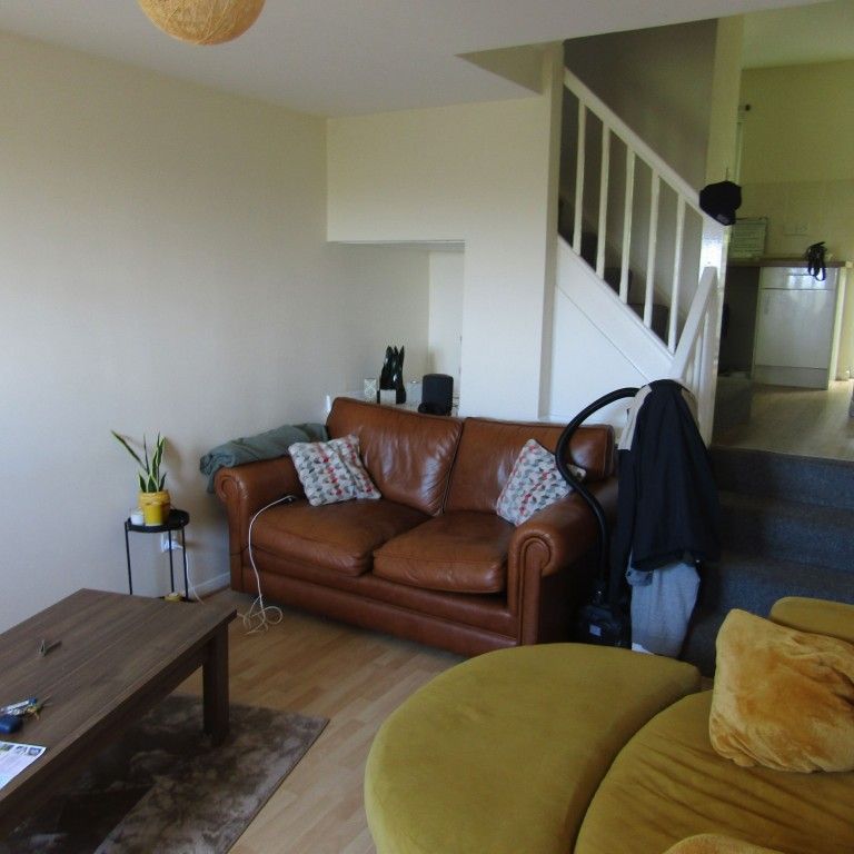 2 bed Terraced - To Let - Photo 1