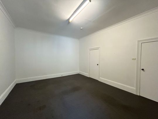 Comfortable One-Bedroom Unit - Photo 1