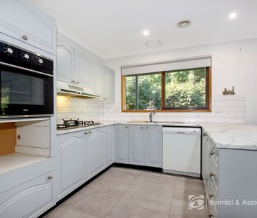 SPACIOUS FAMILY HOME - Photo 4