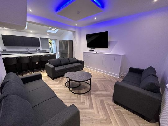 9 bedroom terraced house to rent - Photo 1