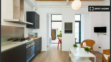 barcelona, Catalonia 08012 - Photo 2