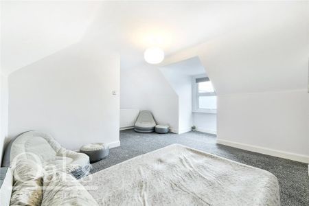 3 bedroom apartment to rent - Photo 4