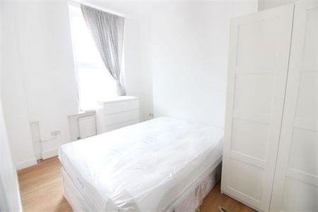 4 bedroom apartment to rent - Photo 3