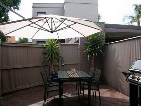 3 bedroom townhouse with TWO living areas - Photo 5