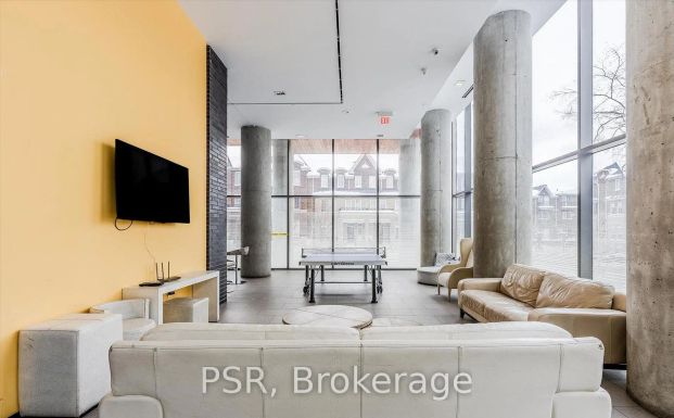 105 The Queens Way #1212 - Photo 1