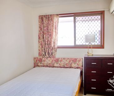 Furnished 4 bedrooms walking to school and shopping centre - Photo 6