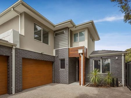 Two-bedroom townhouse - perfectly positioned in Pascoe Vale! - Photo 5