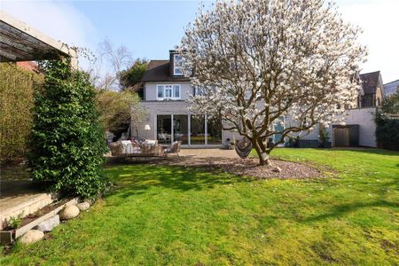 4 bedroom detached house to rent - Photo 2