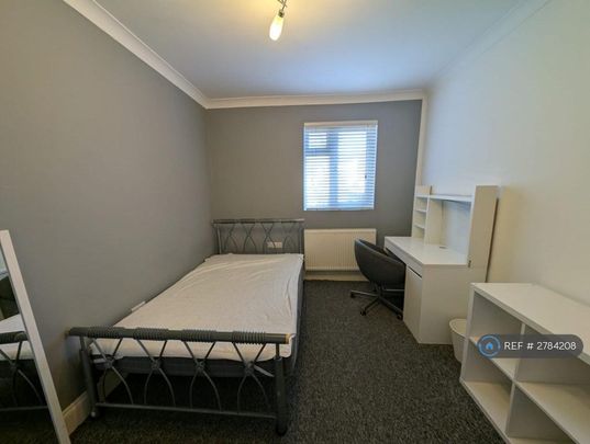 1 bedroom in a house share to rent - Photo 1