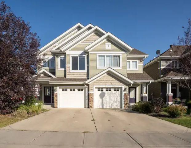 3 Bedroom house in Summerside | 2311 68 Street Southwest, Edmonton - Photo 1