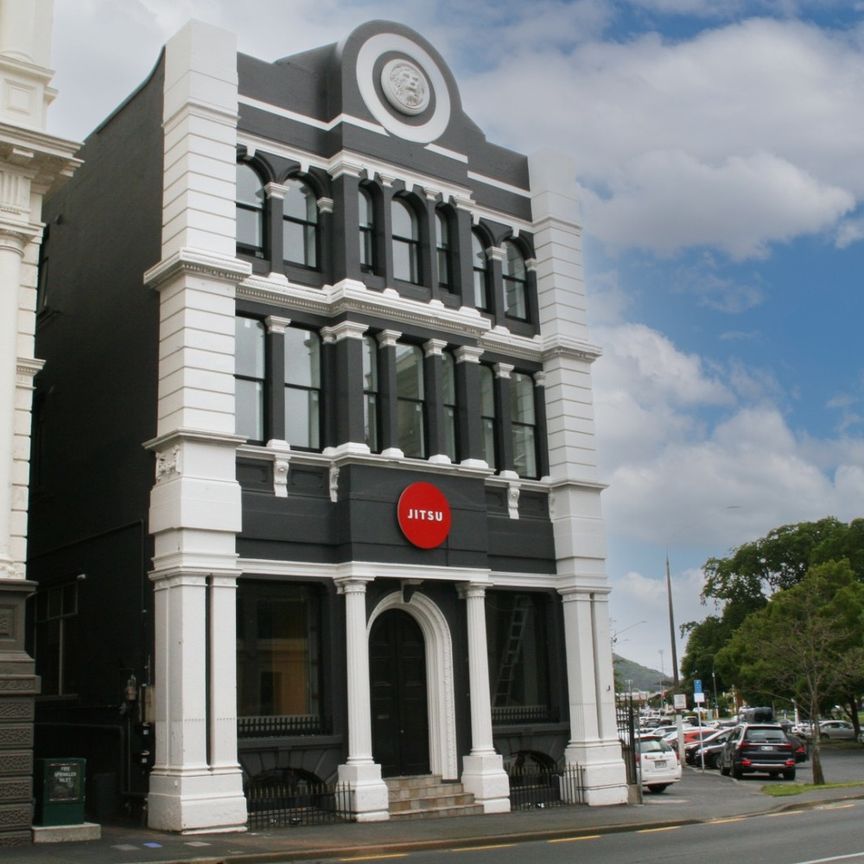 Modern 1-bedroom apartment on Queens Gardens. - Photo 1