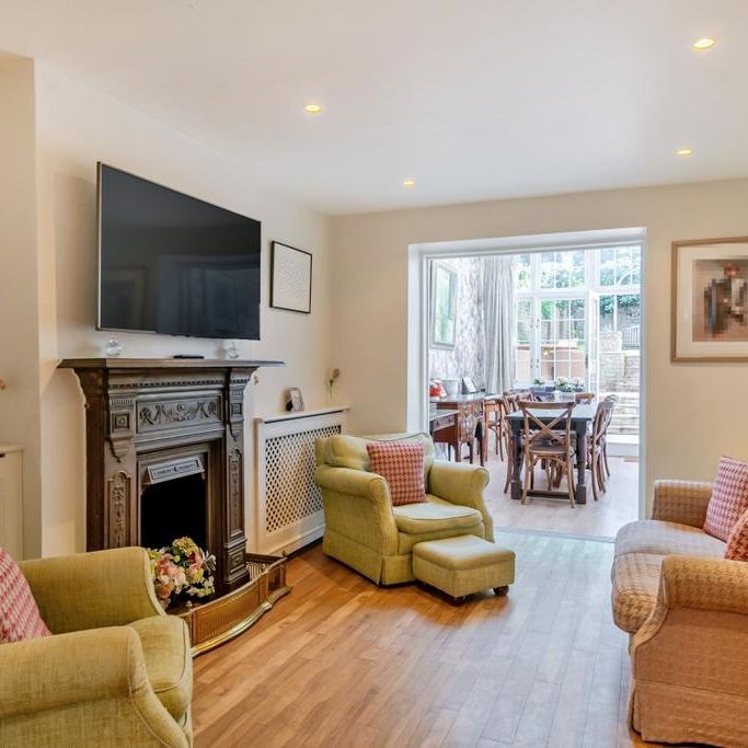 6 bedroom detached house to rent - Photo 1