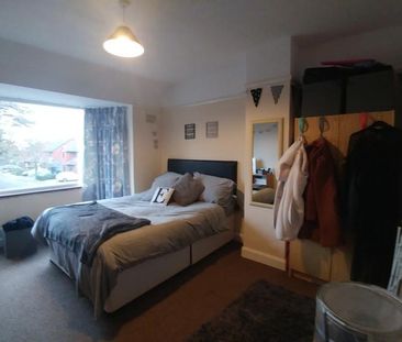 4 bedroom semi-detached house to rent - Photo 5