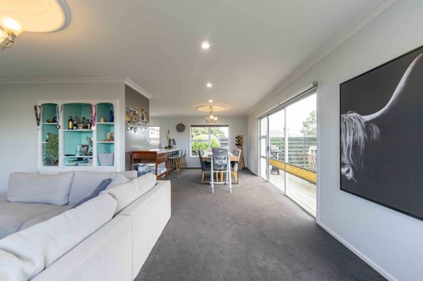 Three Bedroom Family Home - Photo 1