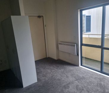 1BR Apt with Balcony! - Photo 3