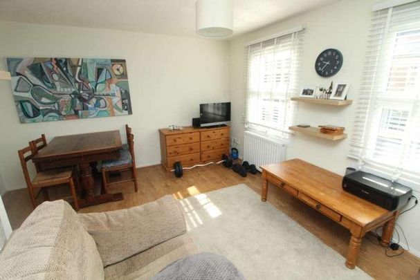 Pollys Yard, Newport Pagnell, MK16 - Photo 1