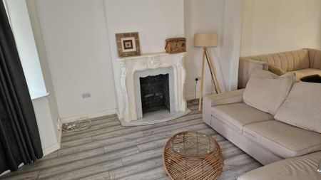 3 bedroom semi-detached house to rent - Photo 3