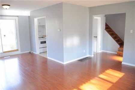 For Lease - 9 Oakworth (main and second floor) Crescent, Toronto, Ontario - Photo 3