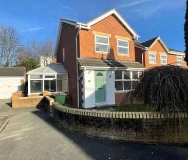 A three bedroom detached property situated in Bramley - Photo 6