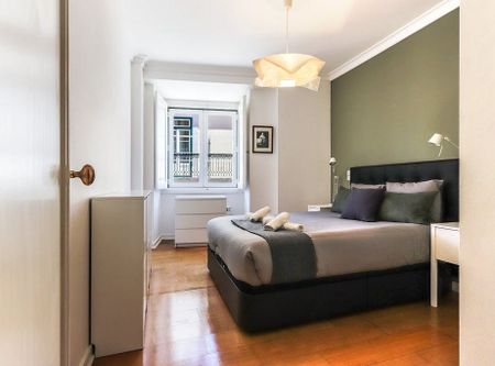 Praça de Luís de Camões, Lisbon, Lisbon 1200-243 - Photo 2