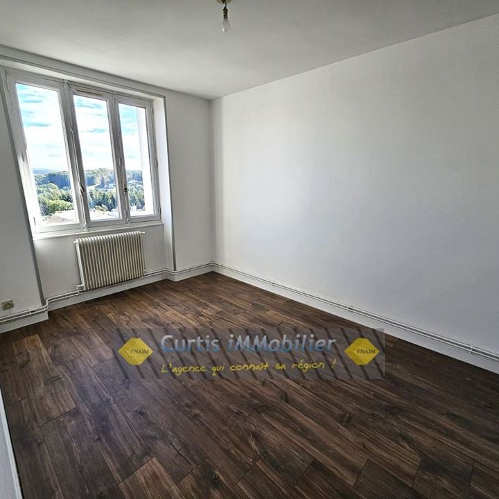 : Appartement 33 m² à SAINT JUST MALMONT - Photo 1