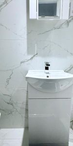 Westway, East Acton, London, W12 0SD - Photo 3