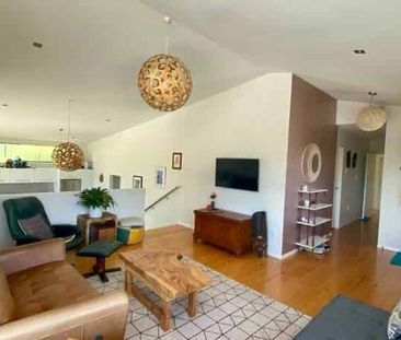 Beautiful 3-Bedroom Home with Views and Entert... - Photo 2