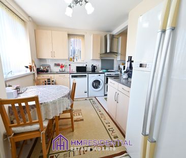 Available 25/04/2026 A 3 Bed House on Southmead Avenue, Blakelaw, N... - Photo 6