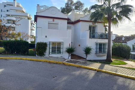 House in Guadalmina Alta, Costa del Sol - Photo 2