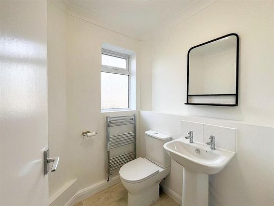 4 bedroom semi-detached house to rent - Photo 1