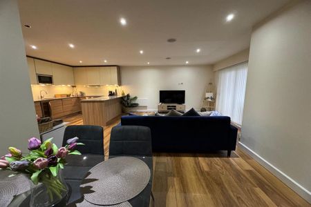 2 bedroom flat to rent - Photo 2