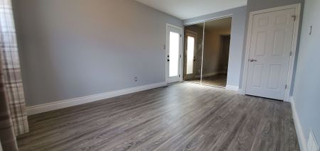 For Lease - 2192 Bridge Road, Oakville, Ontario - Photo 2