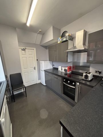 20 Estcourt Terrace, Leeds, LS6 3EX - Photo 5