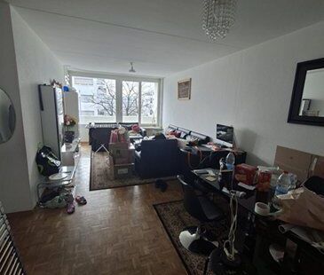 Beautiful 5-room apartment located on the 2nd floor with elevator. ... - Foto 1