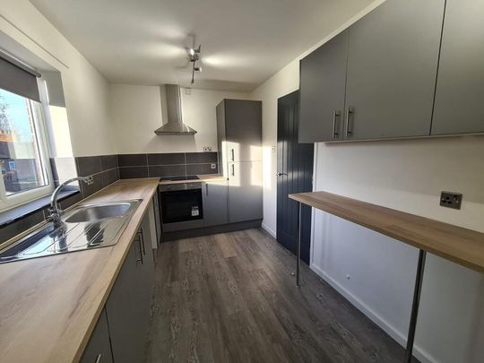 1 bedroom in a flat share to rent - Photo 1