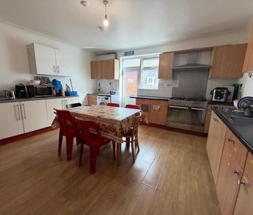 House share to rent - Photo 2