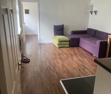 1 Bed Flat, Lathwell Court, LU2 - Photo 3