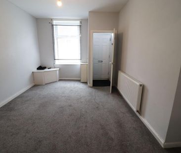 2 bedroom end of terrace house to rent - Photo 1