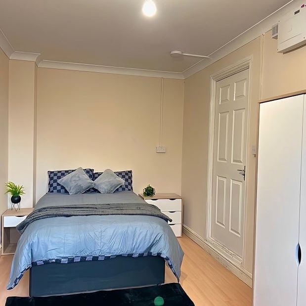 Room in a Shared House, Manston Grove, LS15 - Photo 2