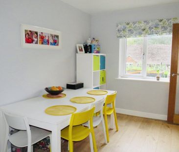 Grove Crescent - Photo 3