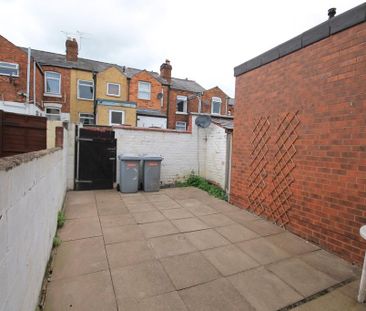 2 bedroom terraced house to rent - Photo 6