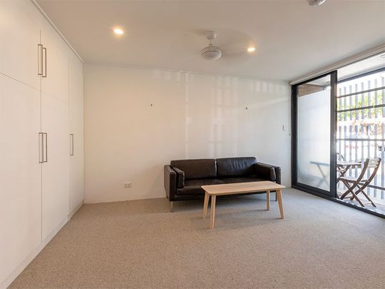Studio Apartment in the Heart of Darlington - Photo 1