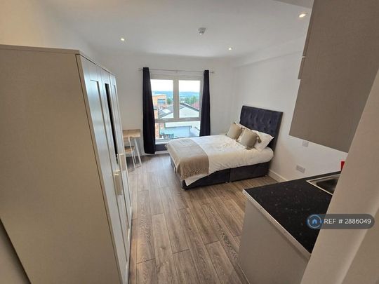Studio to rent - Photo 1