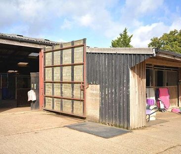 Fullers Hill Farm, Amersham, HP6 - Photo 1