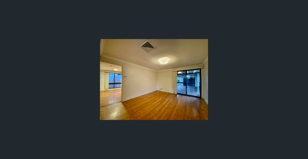 Comfortable 3 bedrooms plus study with double street entry - Photo 1