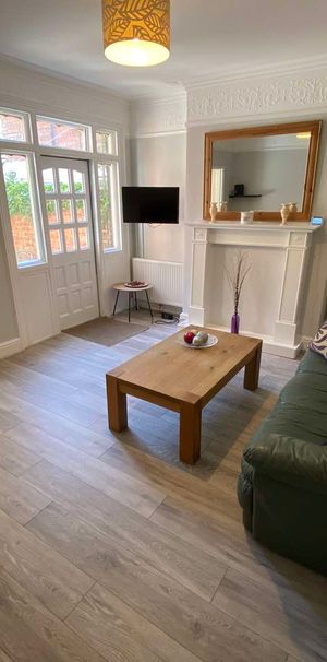 LARGE DOUBLE ROOM AVAILABLE NOW SINGLE OR DOUBLE OCCUPANCY - Photo 1