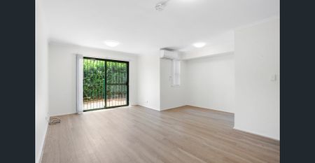 ***FULLY RENOVATED 2 BEDROOM TOWNHOUSE**** - Photo 3